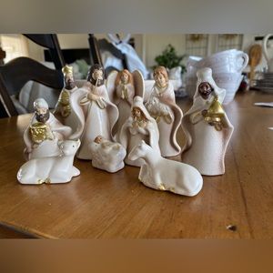 10 pc stoneware crackled nativity set